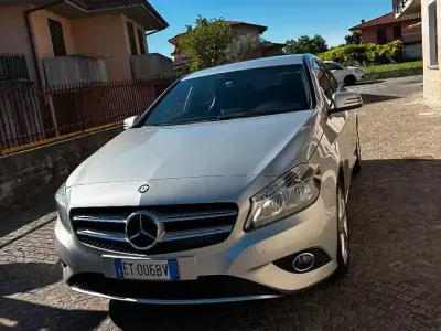 Usata Mercedes A160 Premium 90 CV (66 kW) 2013 Grigio Utilitaria