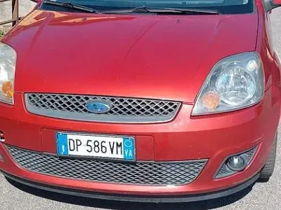 Usata Ford Fiesta 75 CV (55 kW) 2008 Rosso Utilitaria