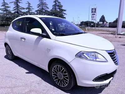 Usata Lancia Ypsilon Silver 69 CV (50 kW) 2015 Bianco Utilitaria
