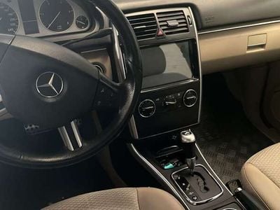 Mercedes B200
