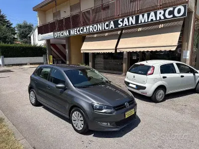 Usata VW Polo Comfortline 75 CV (55 kW) 2013 Grigio Utilitaria