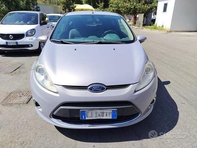 Usata Ford Fiesta Titanium 82 CV (60 kW) 2011 Grigio Utilitaria