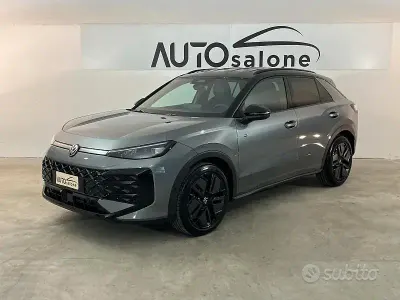 Usata VW T-Roc R-line 150 CV (110 kW) 2026 Wolf grey met  tetto archi e SUV