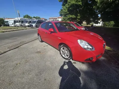 Usata Alfa Romeo Giulietta Exclusive 105 CV (77 kW) 2012 Rosso Utilitaria