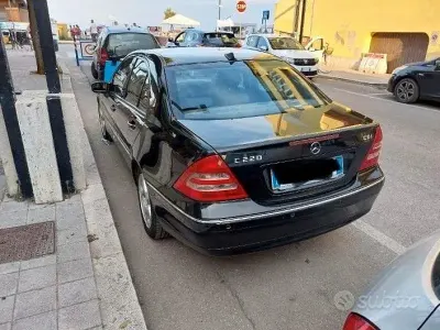 Usata Mercedes C220 150 CV (110 kW) 2004 Nero Berlina