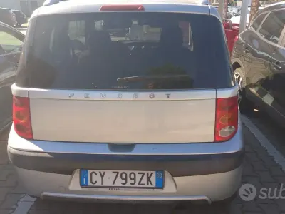 Usata Peugeot 1007 68 CV (50 kW) 2006 Grigio Monovolume
