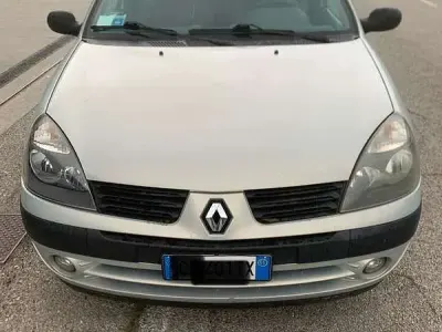 Usata Renault Clio II 58 CV (42 kW) 2005 Argento Berlina