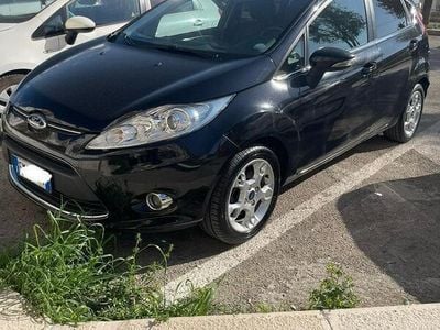 Usata Ford Fiesta 70 CV (51 kW) 2012 Nero Utilitaria