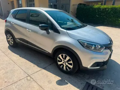 Usata Renault Captur 90 CV (66 kW) 2019 Grigio SUV