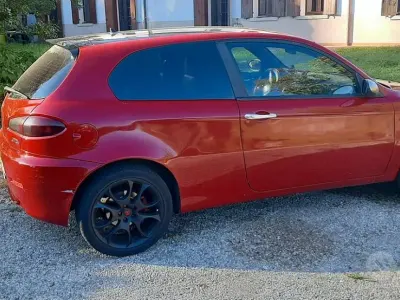 Usata Alfa Romeo 147 Progression 120 CV (88 kW) 2007 Rosso Utilitaria