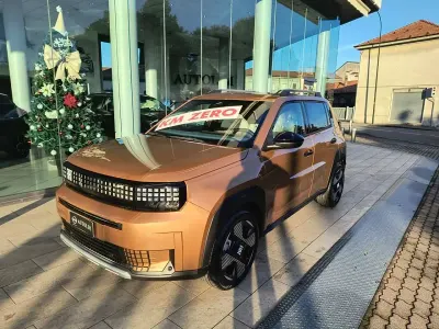 Nuova Fiat Grande Panda La Prima 101 CV (74 kW) 2025 Bronzo luna Utilitaria