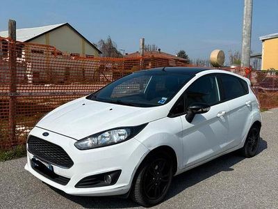 Usata Ford Fiesta 75 CV (55 kW) 2016 Bianco Utilitaria