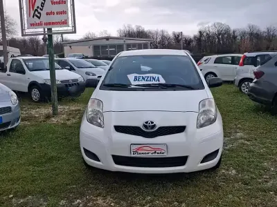 Usata Toyota Yaris 69 CV (50 kW) 2009 Bianco Utilitaria