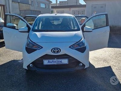 Usata Toyota Aygo Connect Style 72 CV (52 kW) 2021 Bianco Utilitaria