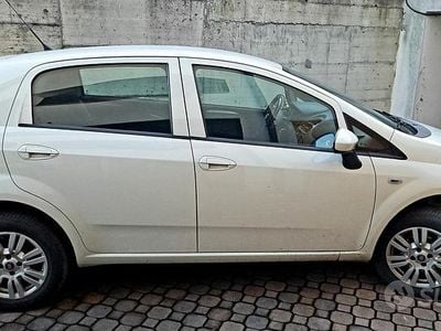 Usata Fiat Grande Punto 75 CV (55 kW) 2015 Bianco Utilitaria