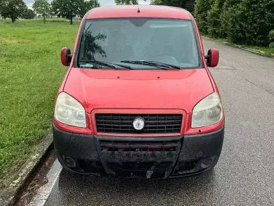 Usata Fiat Doblò 90 CV (66 kW) 2009 Rosso Monovolume