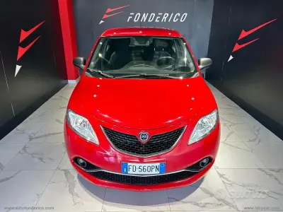 Usata Lancia Ypsilon Gold 69 CV (50 kW) 2016 Rosso Utilitaria