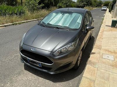 Usata Ford Fiesta 75 CV (55 kW) 2017 Grigio Berlina