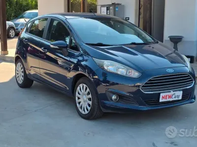 Usata Ford Fiesta 75 CV (55 kW) 2015 Blu Utilitaria