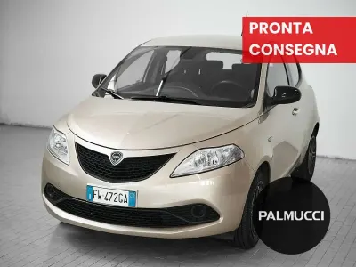 Usata Lancia Ypsilon Gold 69 CV (50 kW) 2018 Oro Utilitaria