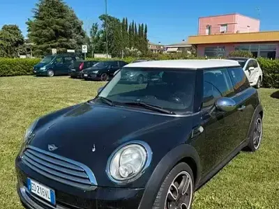 Usata Mini Cooper D 112 CV (82 kW) 2011 Nero Utilitaria