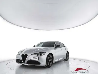 Usata Alfa Romeo Giulia 150 CV (110 kW) 2019 Grigio Berlina