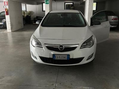 Usata Opel Astra 100 CV (73 kW) 2010 Bianco Utilitaria