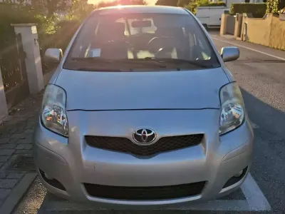 Usata Toyota Yaris 87 CV (63 kW) 2009 Grigio Utilitaria