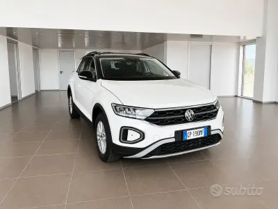 Usata VW T-Roc Life 150 CV (110 kW) 2023 Bianco SUV