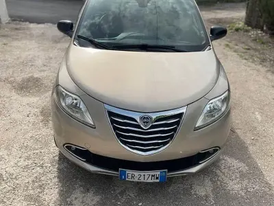 Usado Lancia Ypsilon 85 CV (62 kW) 2013 Utilitario