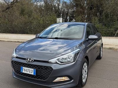 Begagnad Hyundai i20 Classic 75 HK (55 kW) 2018 Grå Sedan