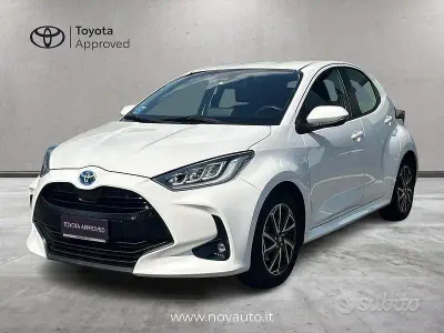 Usata Toyota Yaris Hybrid Trend 116 CV (85 kW) 2022 Bianco Berlina