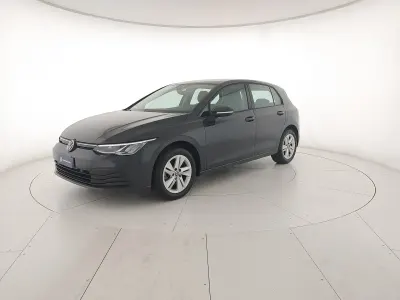 Usado VW Golf VIII Life 131 CV (96 kW) 2023 Gris Berlina