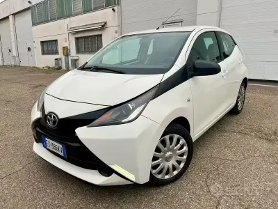 Usata Toyota Aygo 69 CV (50 kW) 2015 Bianco Utilitaria