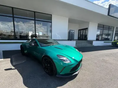 Usata Aston Martin V8 Vantage 665 CV (489 kW) 2024 Verde Coupé