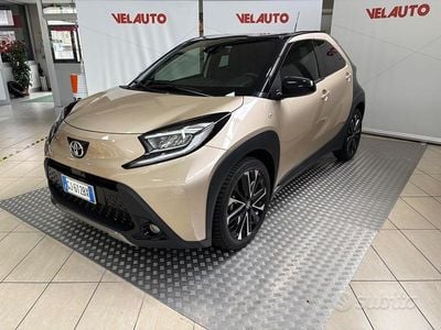 Begagnad Toyota Aygo X Lounge 72 HK (52 kW) 2022 Gul SUV