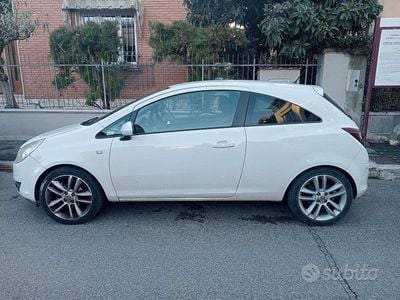 Usata Opel Corsa 75 CV (55 kW) 2010 Bianco Utilitaria
