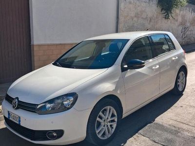 Usata VW Golf VI 105 CV (77 kW) 2011 Bianco Utilitaria