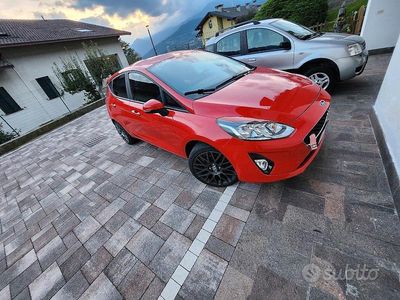 Usata Ford Fiesta 86 CV (63 kW) 2018 Rosso Utilitaria