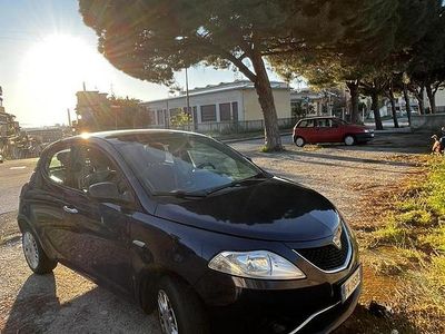 Usata Lancia Ypsilon 69 CV (50 kW) 2017 Blu Utilitaria