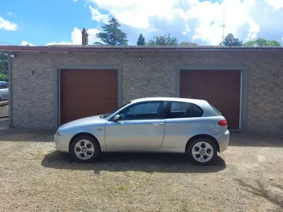 Usata Alfa Romeo 147 120 CV (88 kW) 2007 Argento Utilitaria