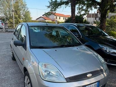 Gebraucht Ford Fiesta 75 PS (55 kW) 2004 Grau Kleinwagen