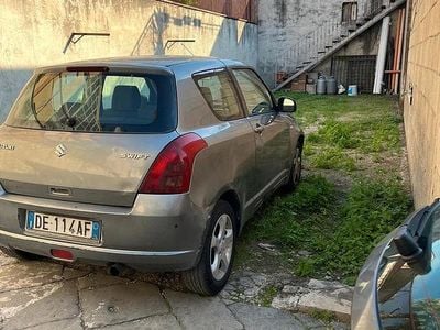 Usata Suzuki Swift 70 CV (51 kW) 2007 Grigio Utilitaria
