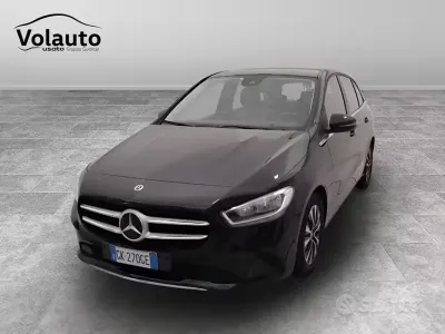Käytetty Mercedes B180 116 HP (85 kW) 2022 Musta Tila-auto