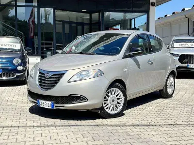 Usata Lancia Ypsilon Platinum 95 CV (69 kW) 2014 Utilitaria