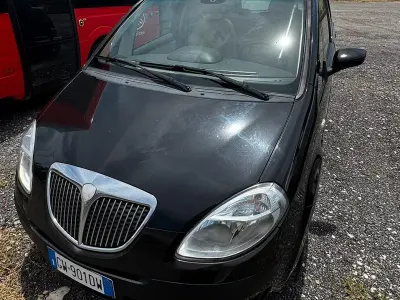 Usata Lancia Musa 90 CV (66 kW) 2008 Nero Monovolume
