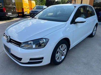 Usata VW Golf VII Comfortline 105 CV (77 kW) 2014 Pure white Berlina