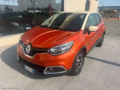 Usata Renault Captur Intens 120 CV (88 kW) 2016 Arancione SUV