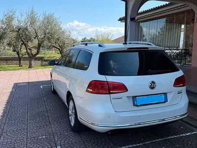 Usata VW Passat 140 CV (102 kW) 2011 Bianco Station wagon