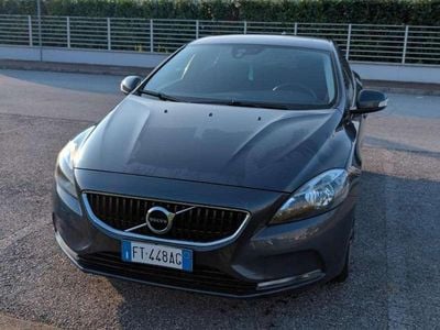 Usata Volvo V40 120 CV (88 kW) 2018 Blu/azzurro Berlina